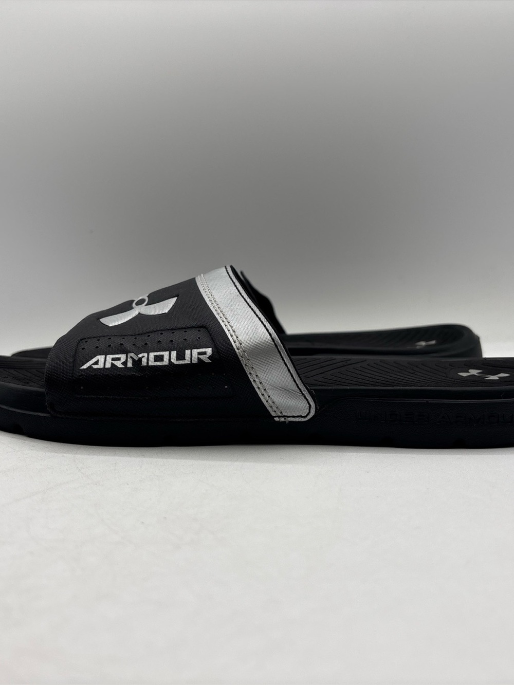 Under Armour UA Playmaker VI Slides Men’s Size 10 Black Silver Athletic Recovery